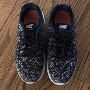 CUTE Girls Nike 😀😜 Size 2.5!